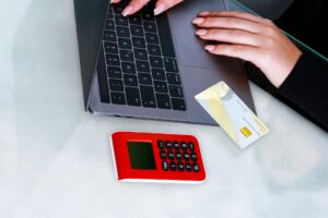 How Social Security Calculates Payments for Working Seniors - Featured image