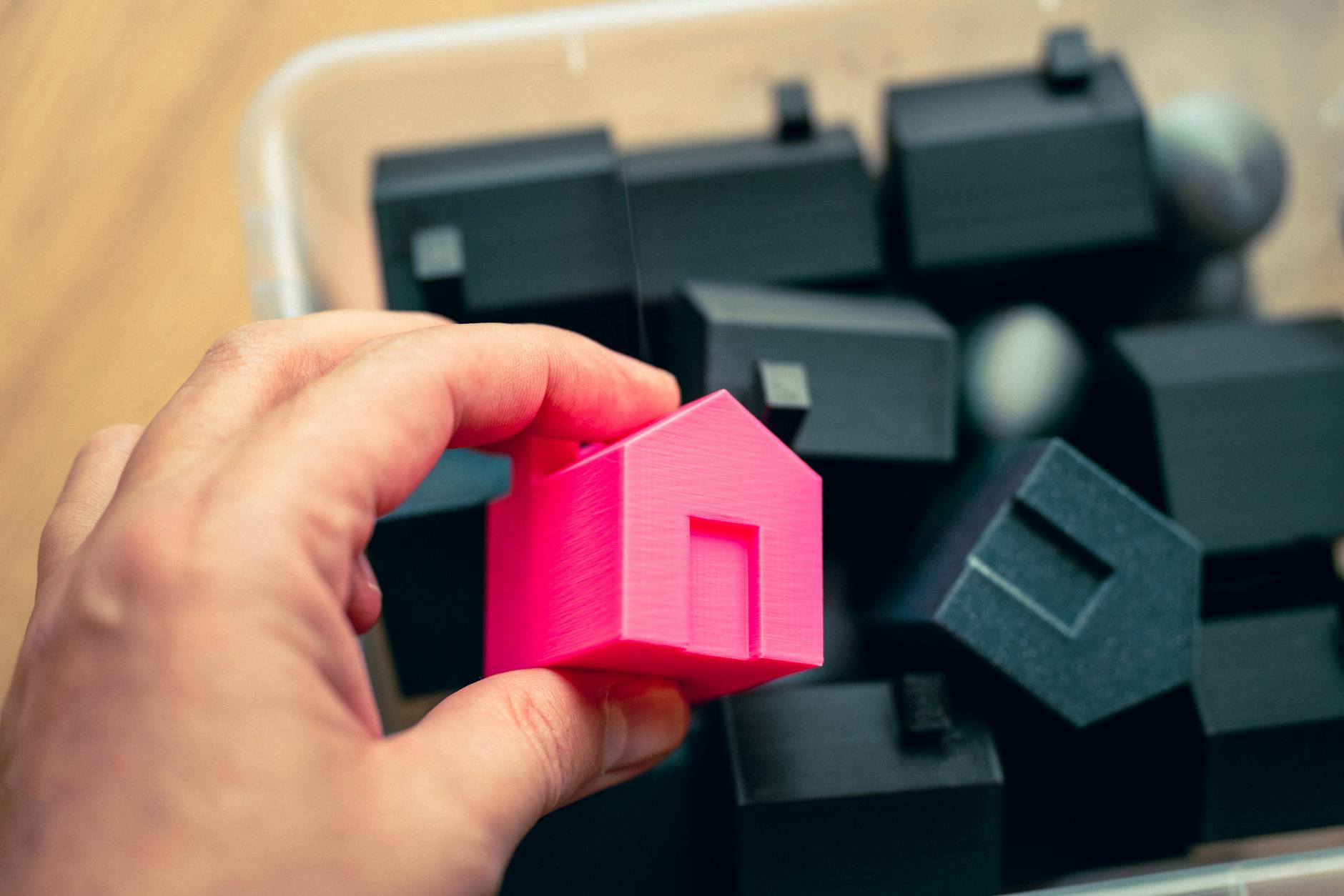 How to Avoid Emotional Decisions When Investing - Featured image