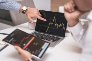How to Evaluate Potential Investment Opportunities Carefully - Featured image