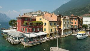 Most Popular Lakefront Retirement Destinations - Featured image