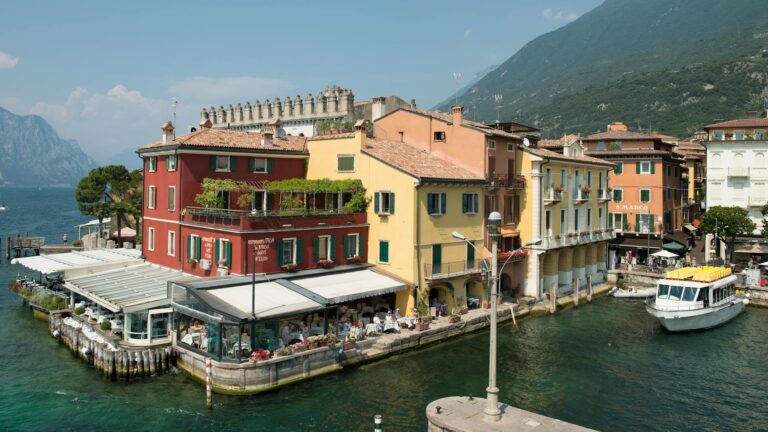 Most Popular Lakefront Retirement Destinations - Featured image