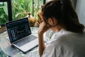 Financial Experts Are Worried About What's Happening to Retirement Accounts - Featured image