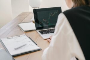 The Debate Over Riskier Investments in 401(k)s Is Heating Up - Featured image
