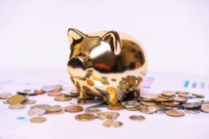The Pros and Cons of Investing During Retirement - Featured image