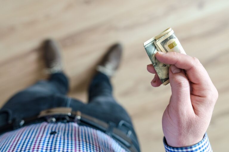 Best Way to Leave Money to Kids - Featured image