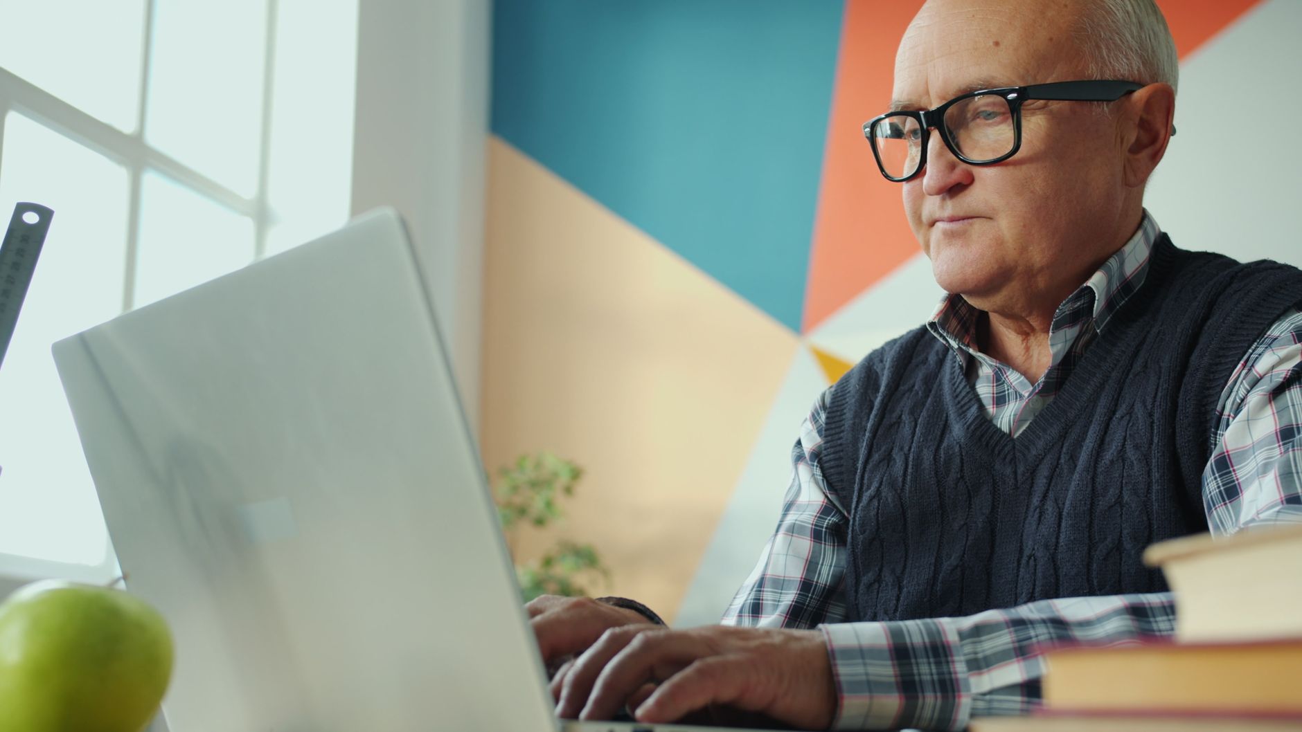 How Does Healthcare Access Work for Retirees in Portugal?
