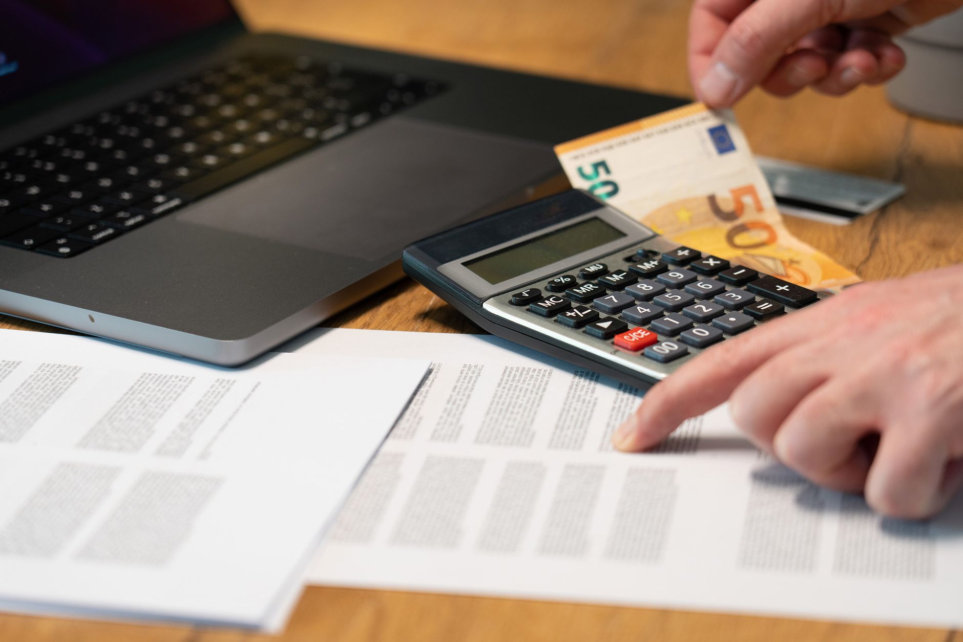 How Retirement Accounts and Pensions Interact with Trusts and Wills