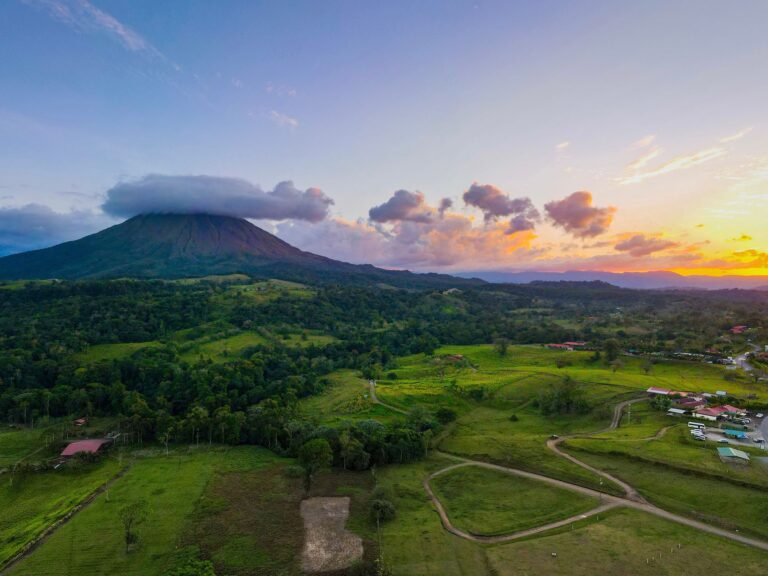 How to Retire in Costa Rica - Featured image