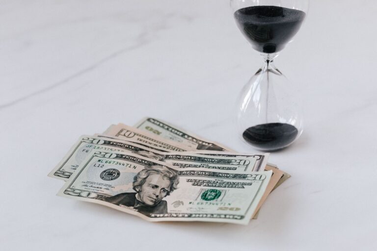 Annuity Pros and Cons - Featured image