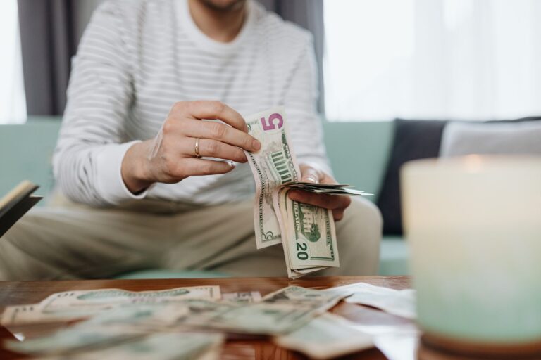 Fixed Income Living Tips - Featured image