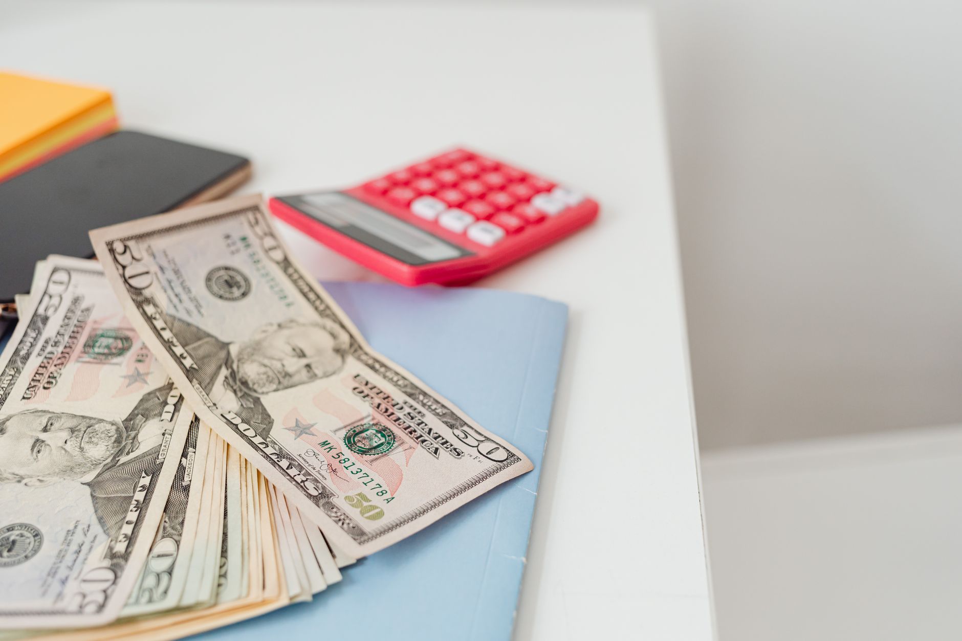 How Do Cash Balance Plans Bridge Defined Benefit and Defined Contribution Features?