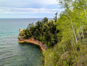 Retirement in Michigan Pros and Cons - Featured image