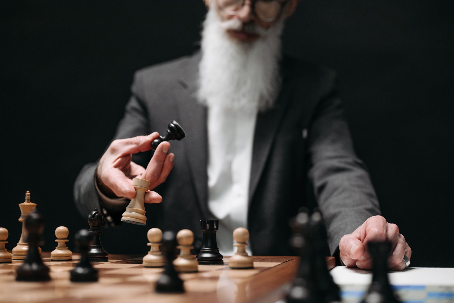 THE CLAIMING AGE DECISION: WHEN TO START BENEFITS