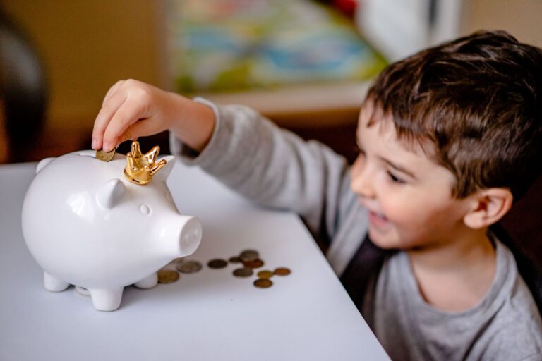 What to Tell Your Kids About Money - Featured image
