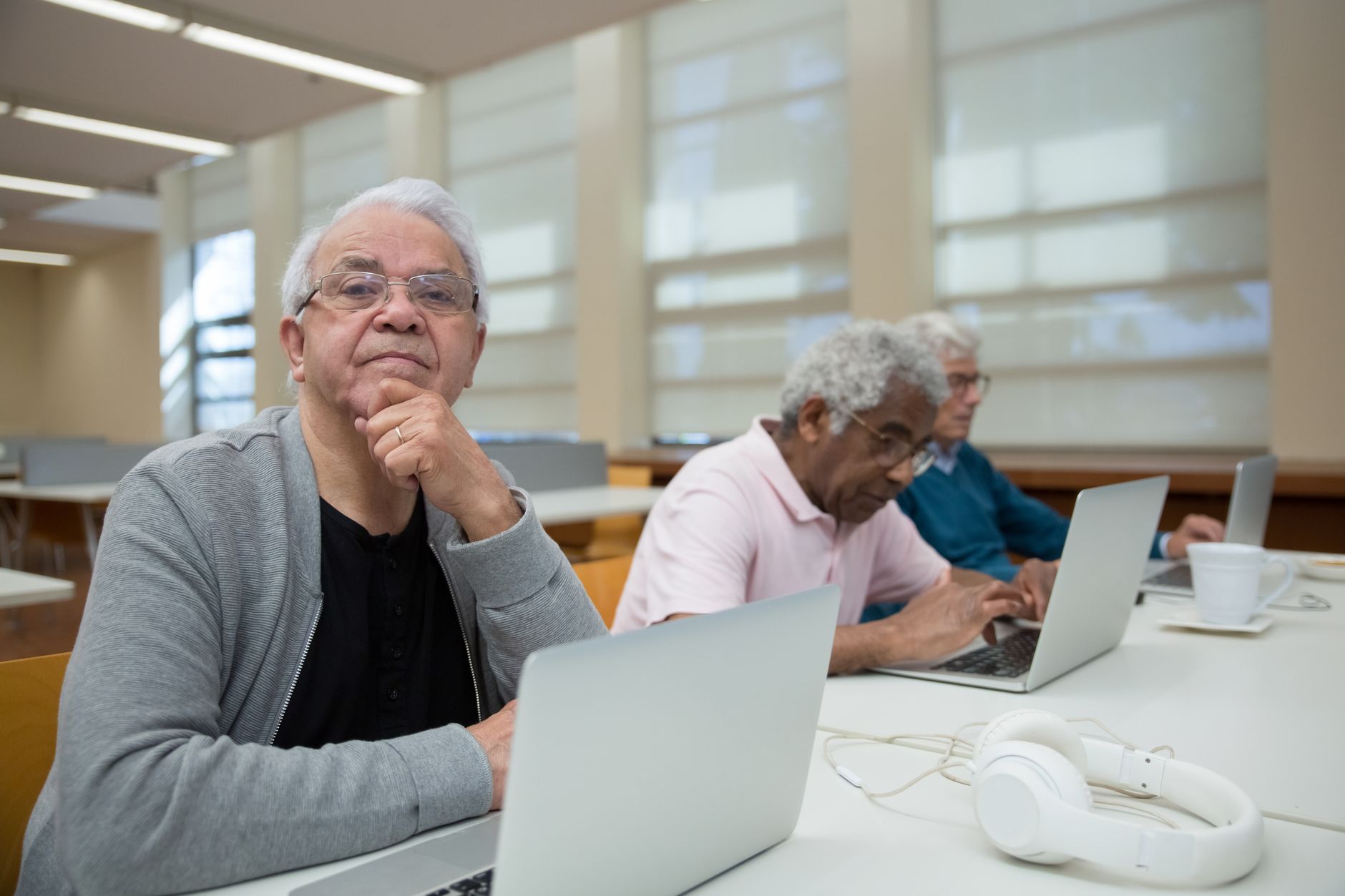 Older workers comeback 2026: Economic hardship halts retirement exodus - Featured image